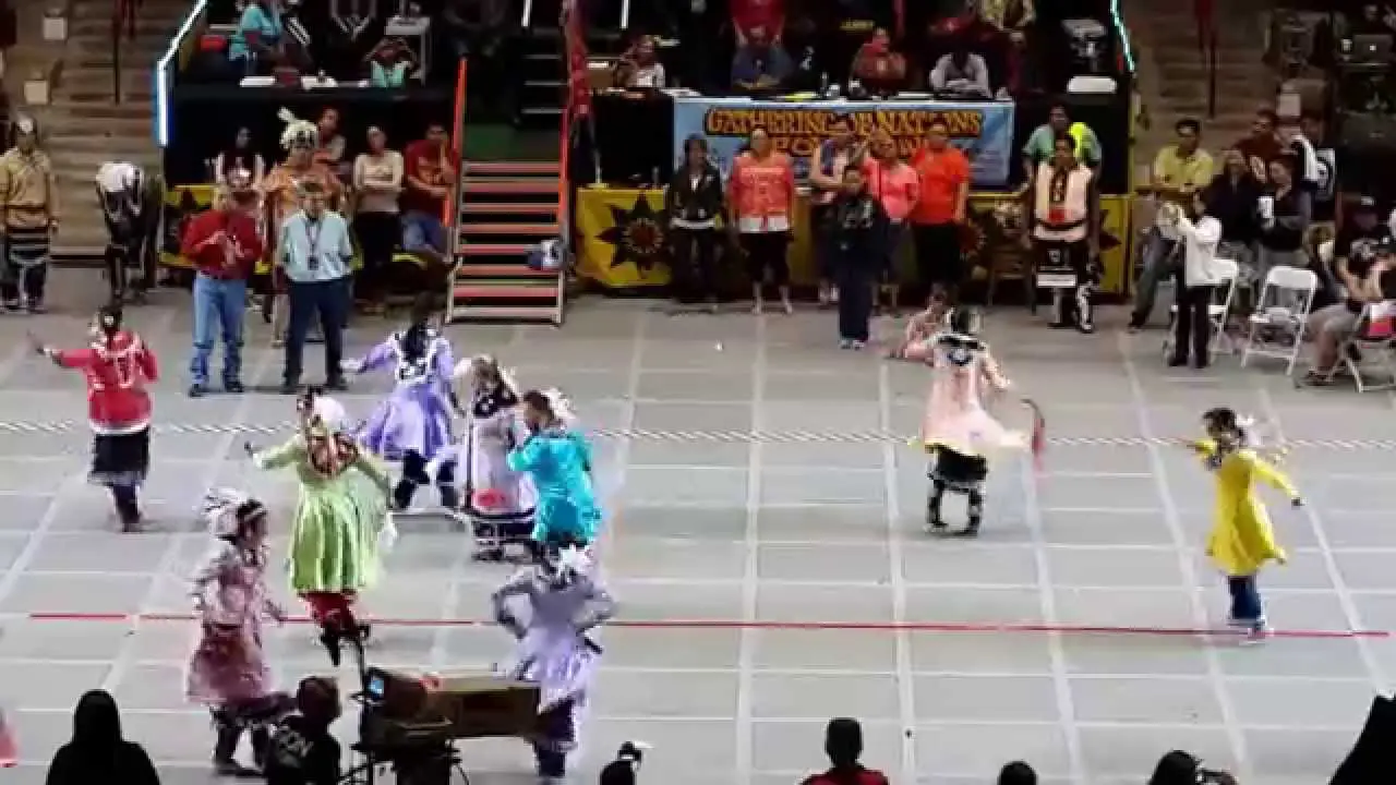 smoke dance at 2014 gathering of nations pow wow